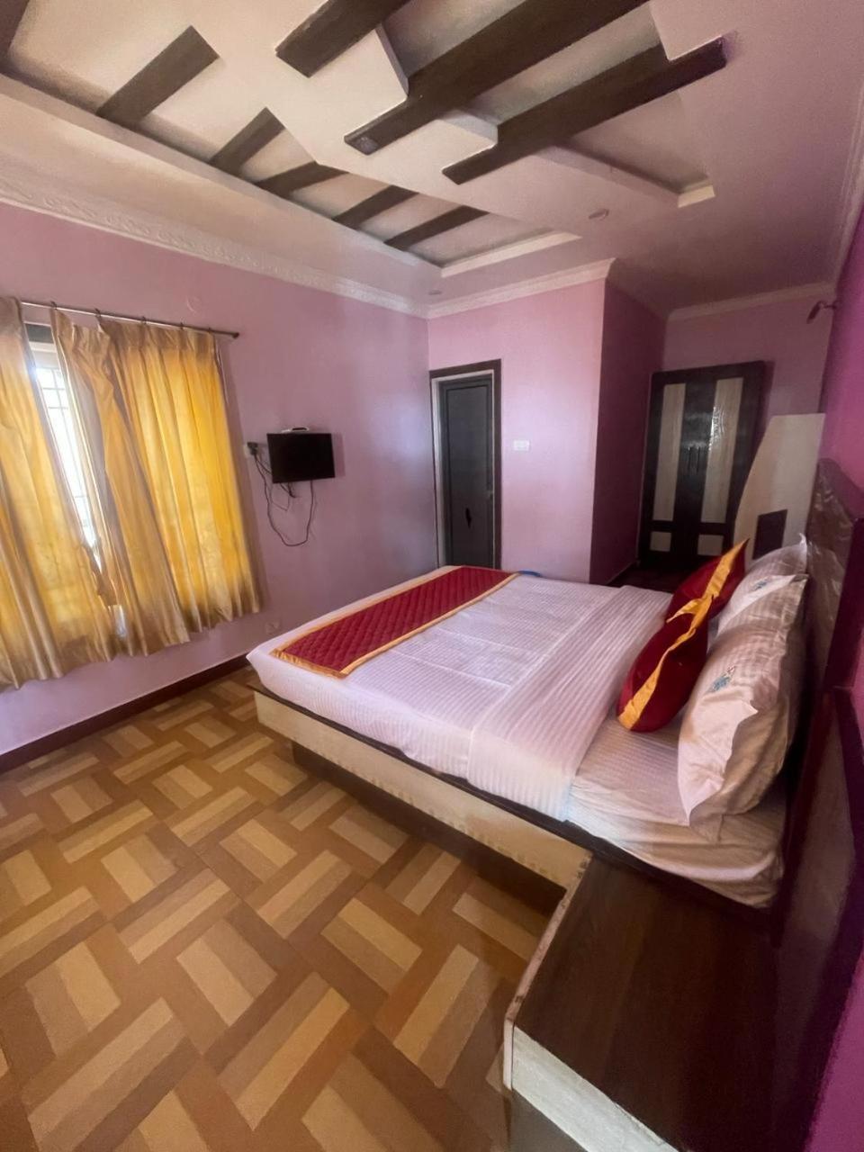 Готель Ooty Vpr Residency Екстер'єр фото