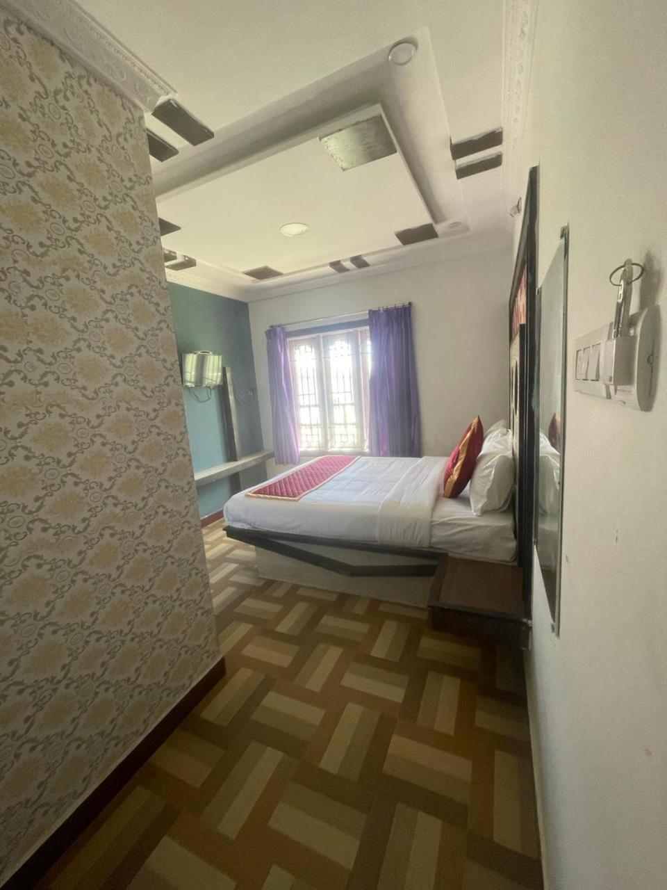 Готель Ooty Vpr Residency Екстер'єр фото