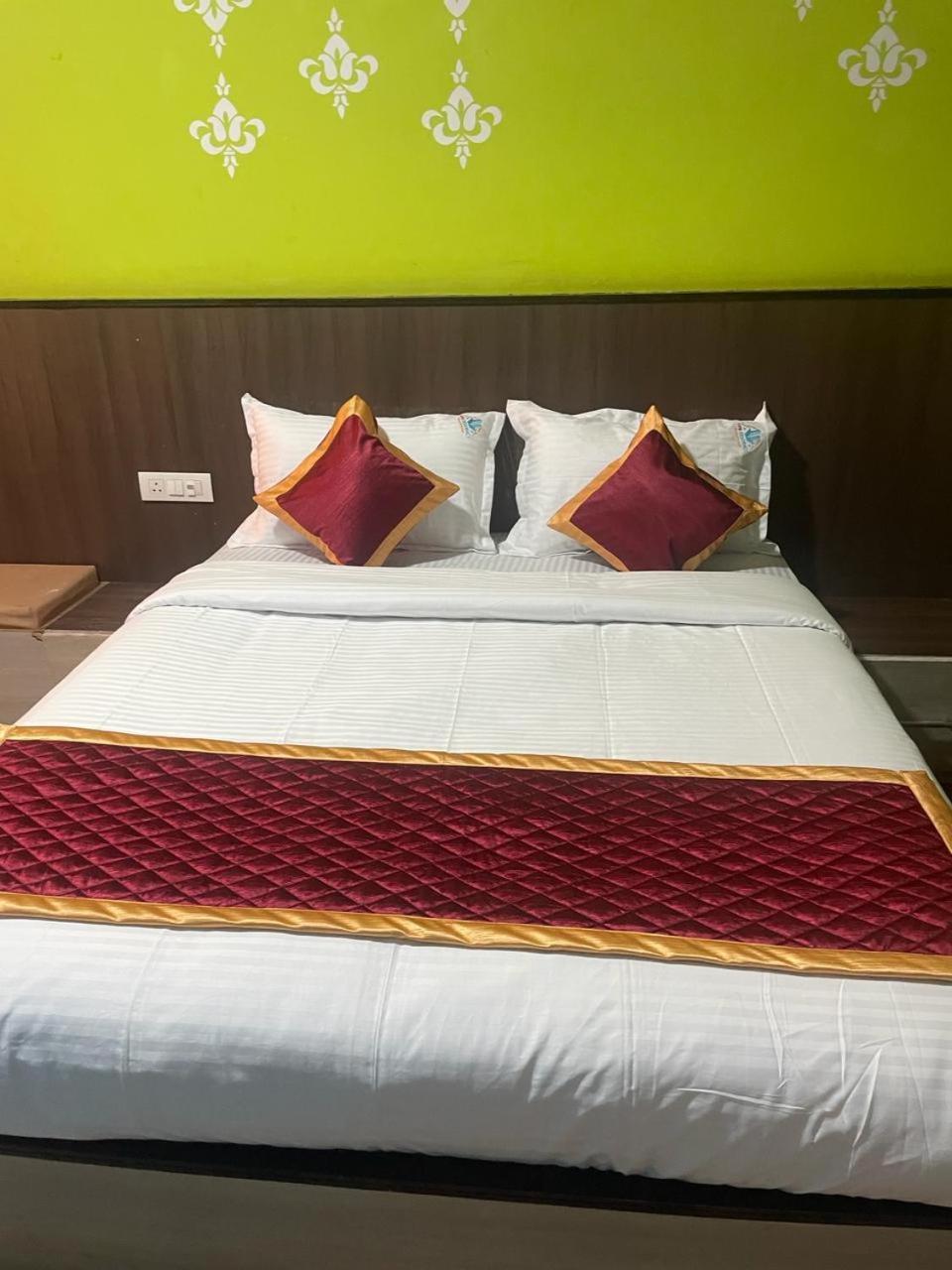 Готель Ooty Vpr Residency Екстер'єр фото