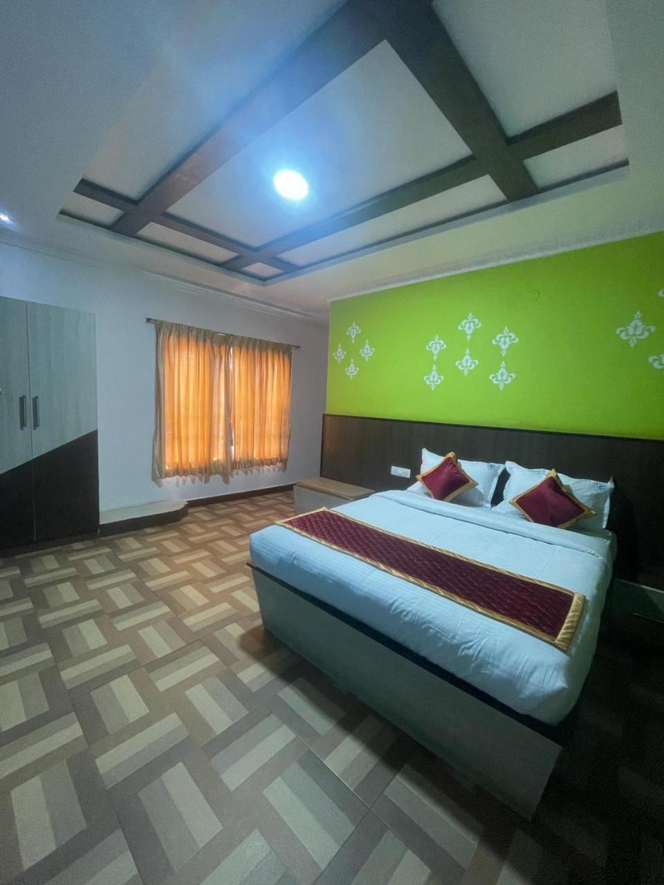 Готель Ooty Vpr Residency Екстер'єр фото