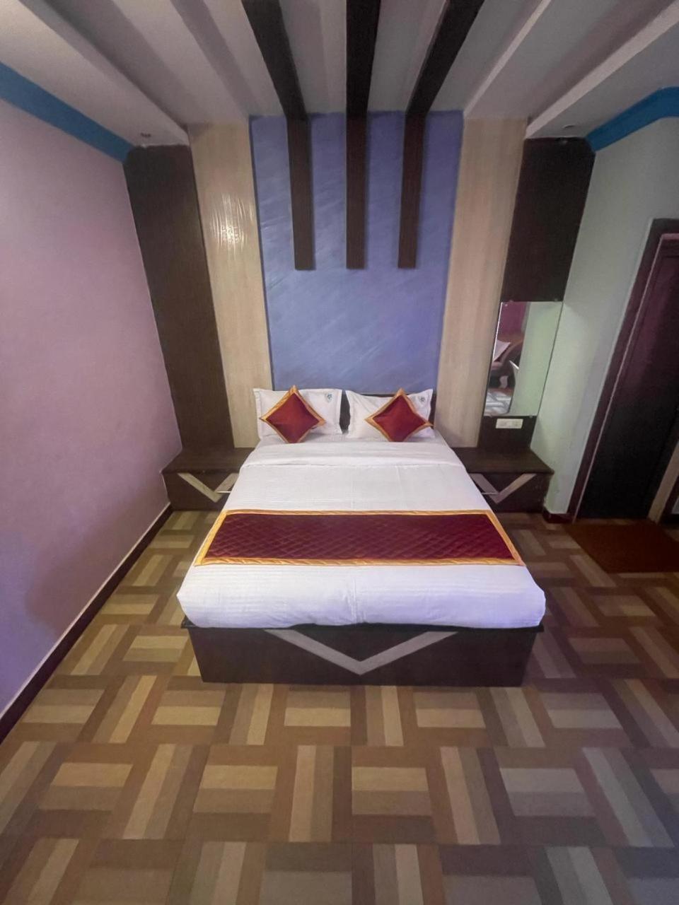 Готель Ooty Vpr Residency Екстер'єр фото