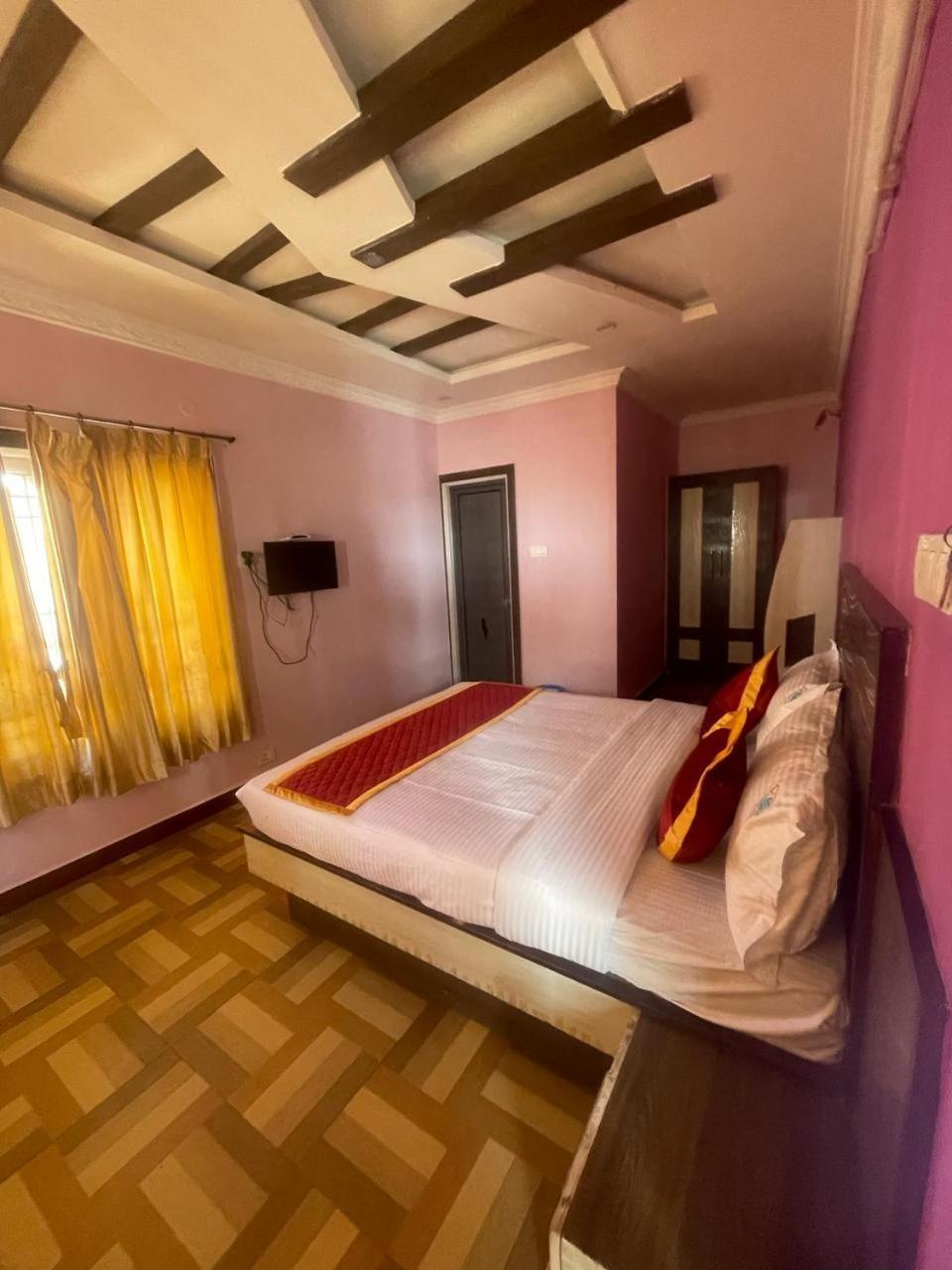 Готель Ooty Vpr Residency Екстер'єр фото
