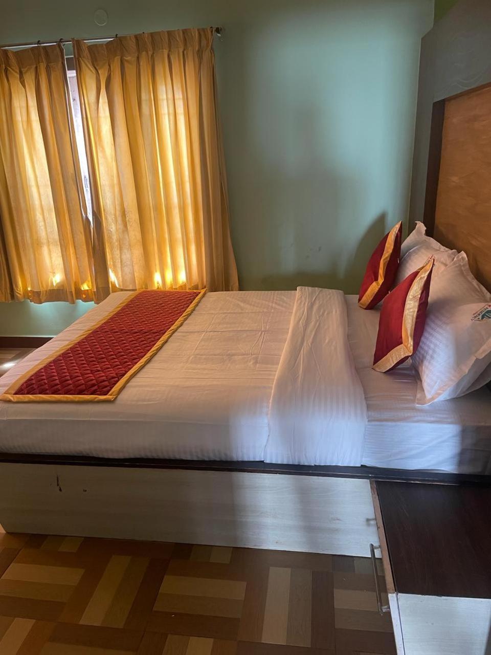 Готель Ooty Vpr Residency Екстер'єр фото