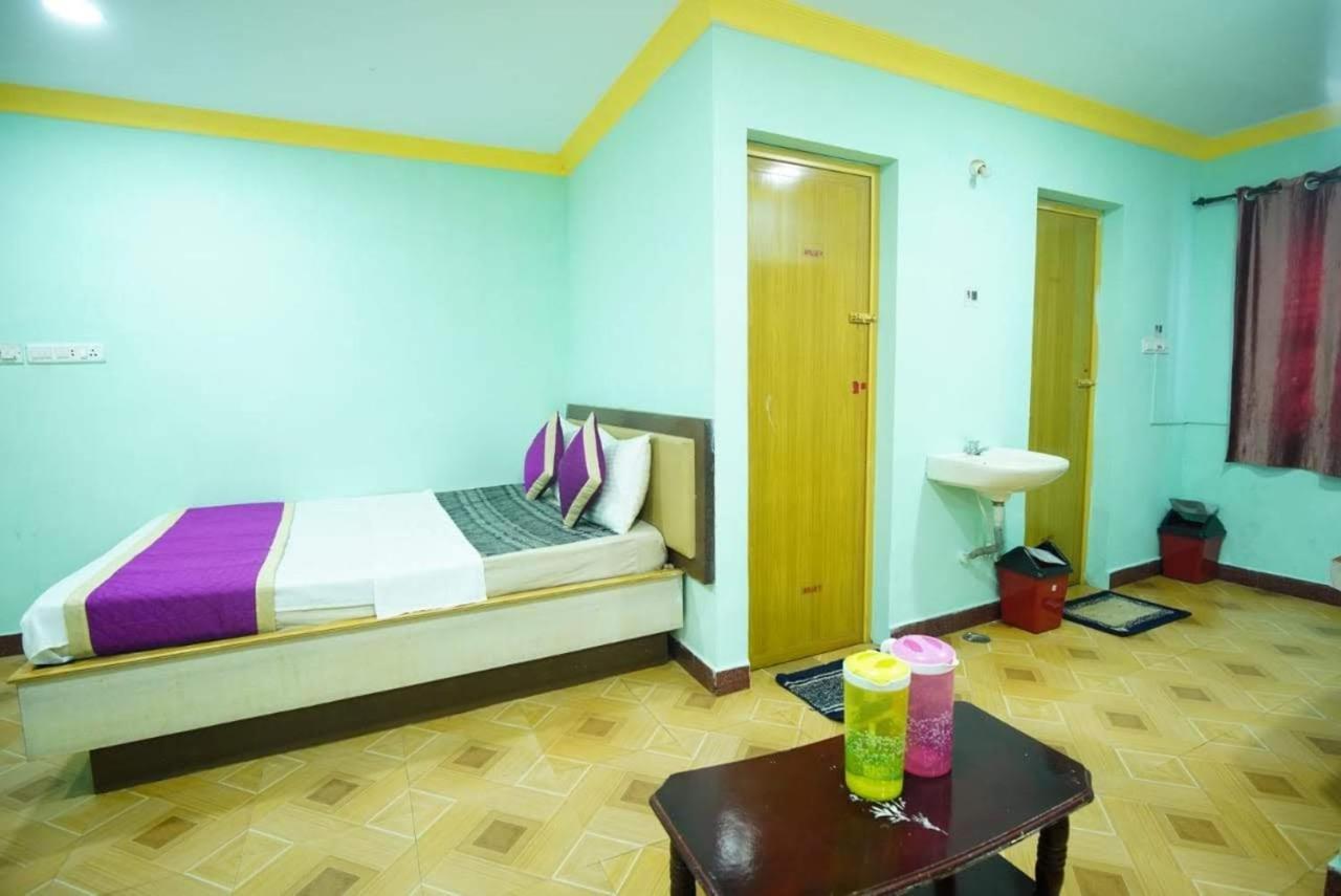 Готель Ooty Vpr Residency Екстер'єр фото